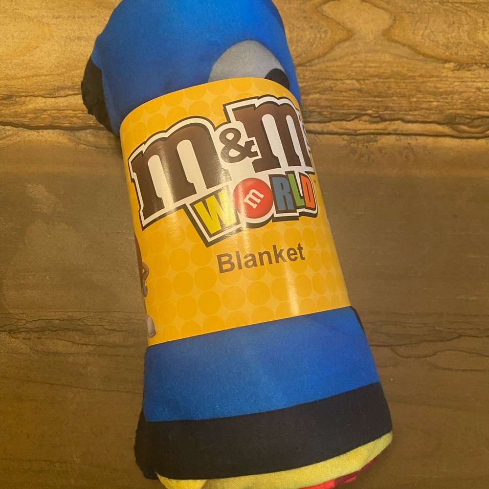 NEW M&Ms World Blanket Throw